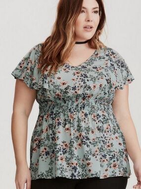 torrid Sage Floral V-Neck Smocked Flutter Sleeve Top size 3